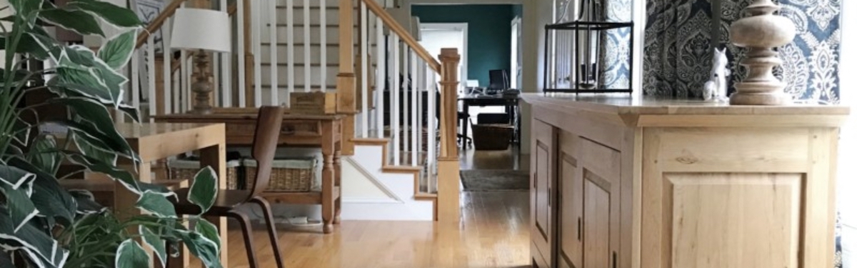 Vicky entry looking into the teal office