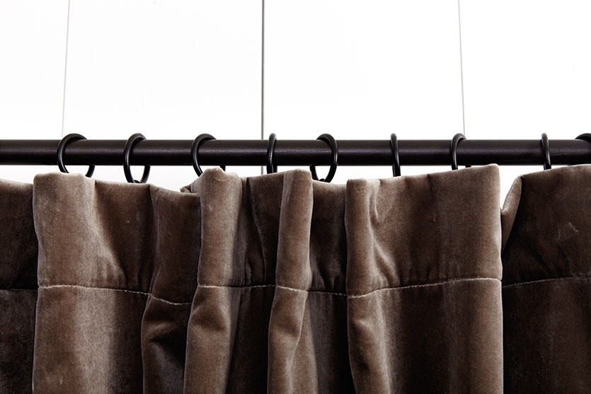 howtodrapery_hook_2-835x557