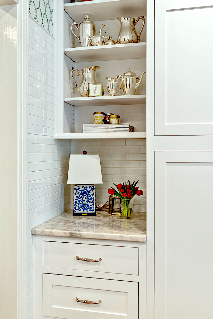 Rachel kitchen shelves