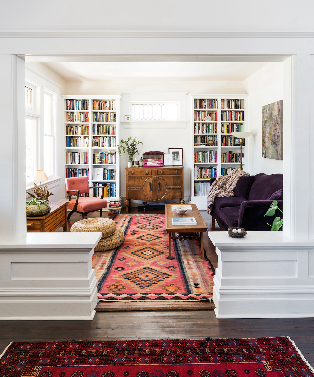 Via Victoria Home Modern Mag - photo - Jody Beck - Lovely pony wall - no entrance foyer