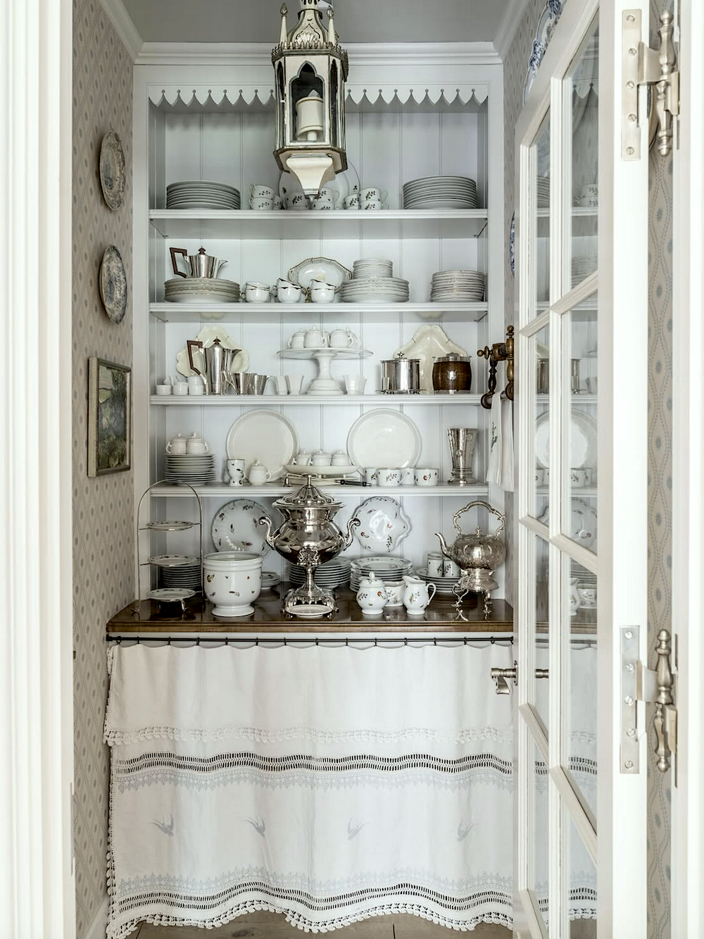 CathyKincaidinteriors on Instagram. Don't be shelf-ish