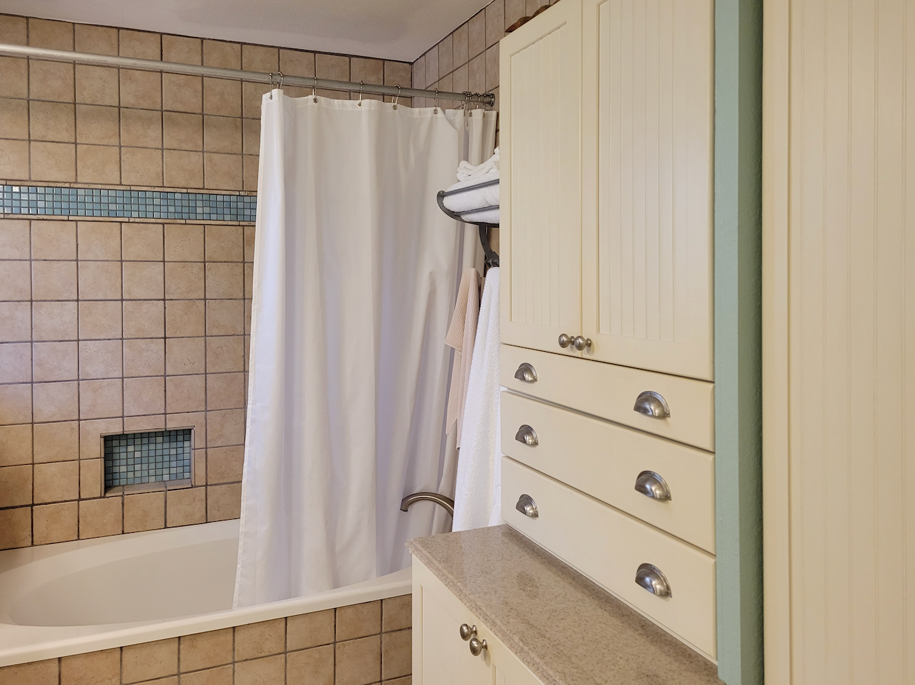 detail pinky beige tile cabinetry