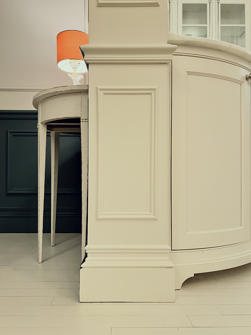 lower pilaster dividing wall moulding details entry+kitchen