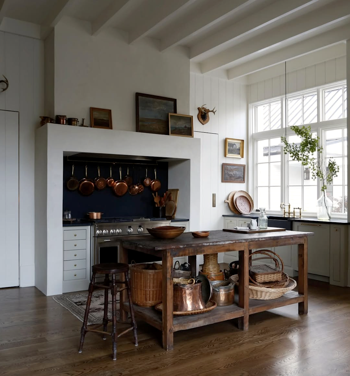 Sabbe Interior Design - fantastic kitchen with faux beams