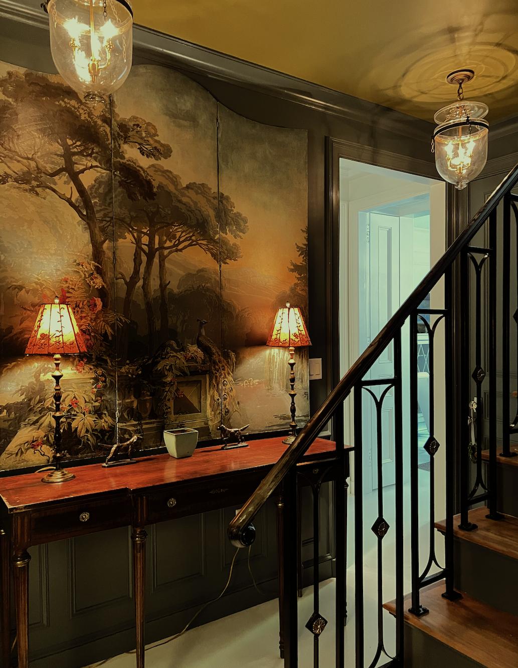 Zuber screen - Bejnjamin Moore Knoxville Gray + Newt Green